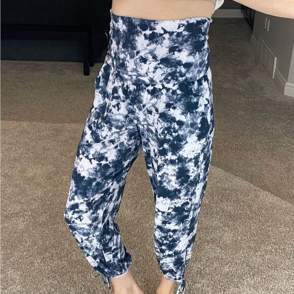 Onzie Gypsy Pants S/M. Black and white acid wash. - Picture 4 of 8